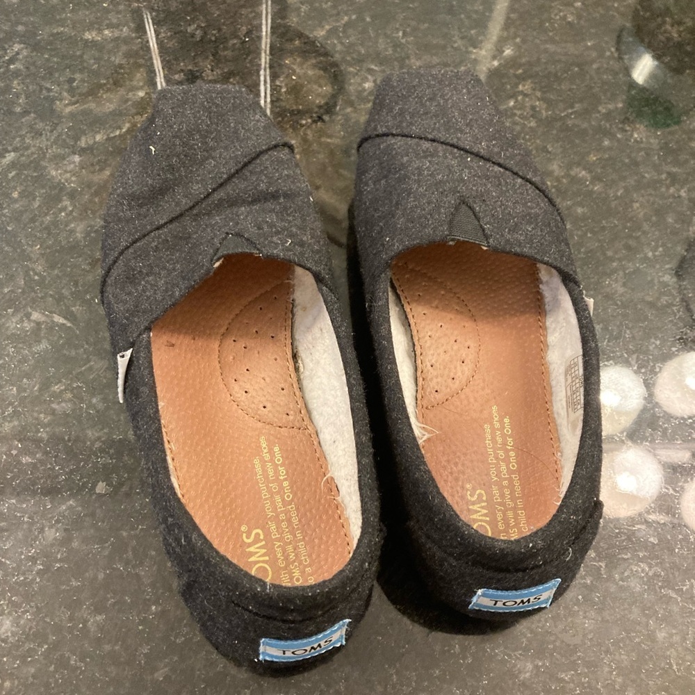 Toms womens 7.5 dark gray wool with soft fleece inside